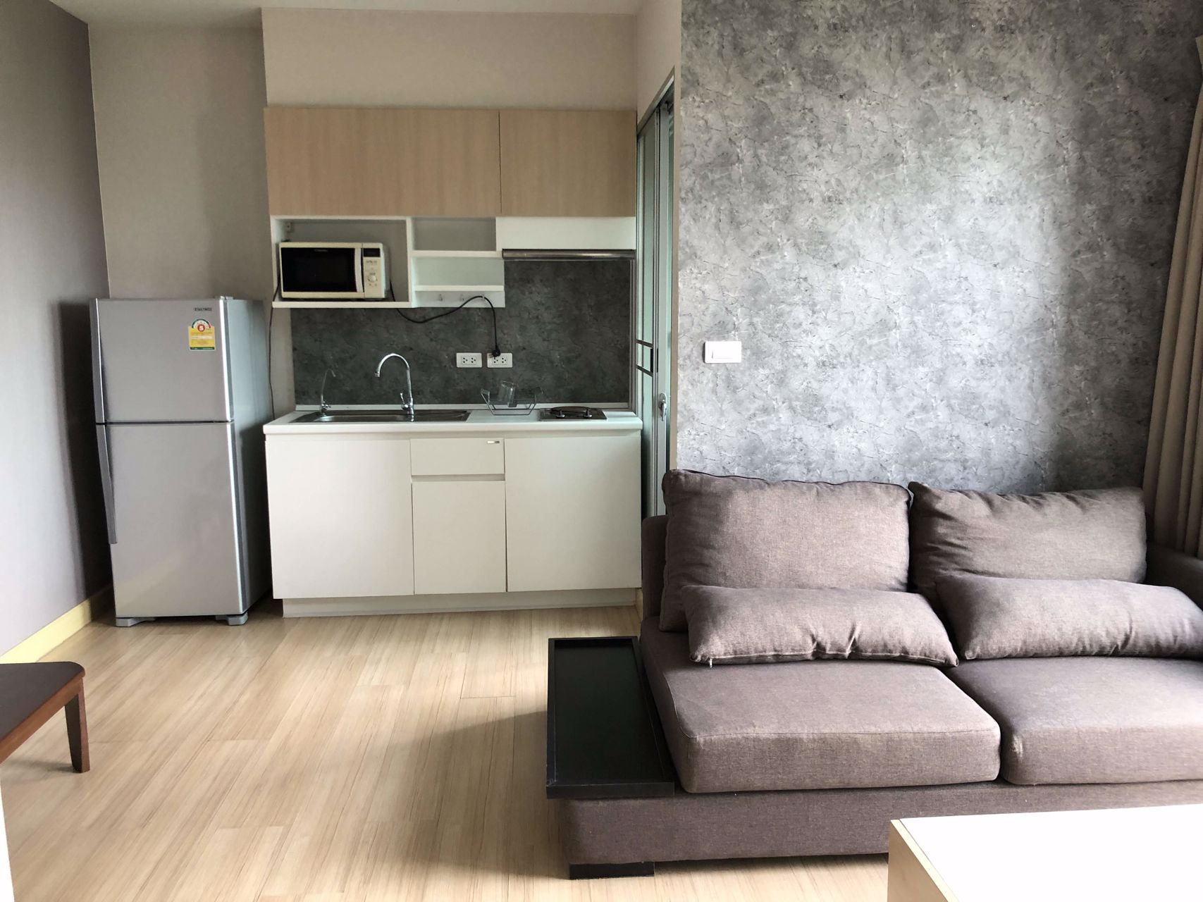 ให้เช่าคอนโด-1-ห้องนอน-บรรยากาศรีสอร์ท-พร้อมเฟอร์นิเจอร์-เดอะ-พาร์คแลนด์-ศรีนครินทร์-เลคไซด์