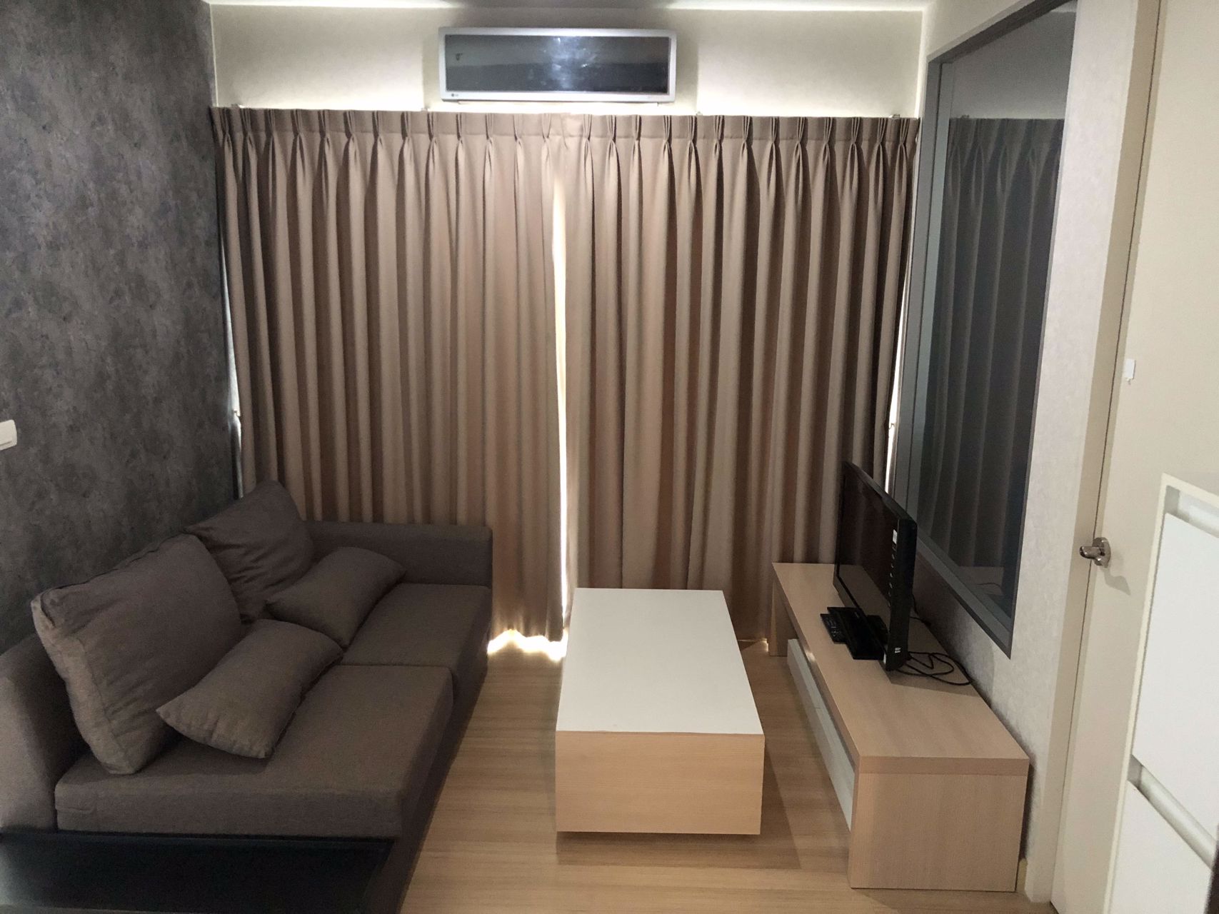 ให้เช่าคอนโด-1-ห้องนอน-บรรยากาศรีสอร์ท-พร้อมเฟอร์นิเจอร์-เดอะ-พาร์คแลนด์-ศรีนครินทร์-เลคไซด์