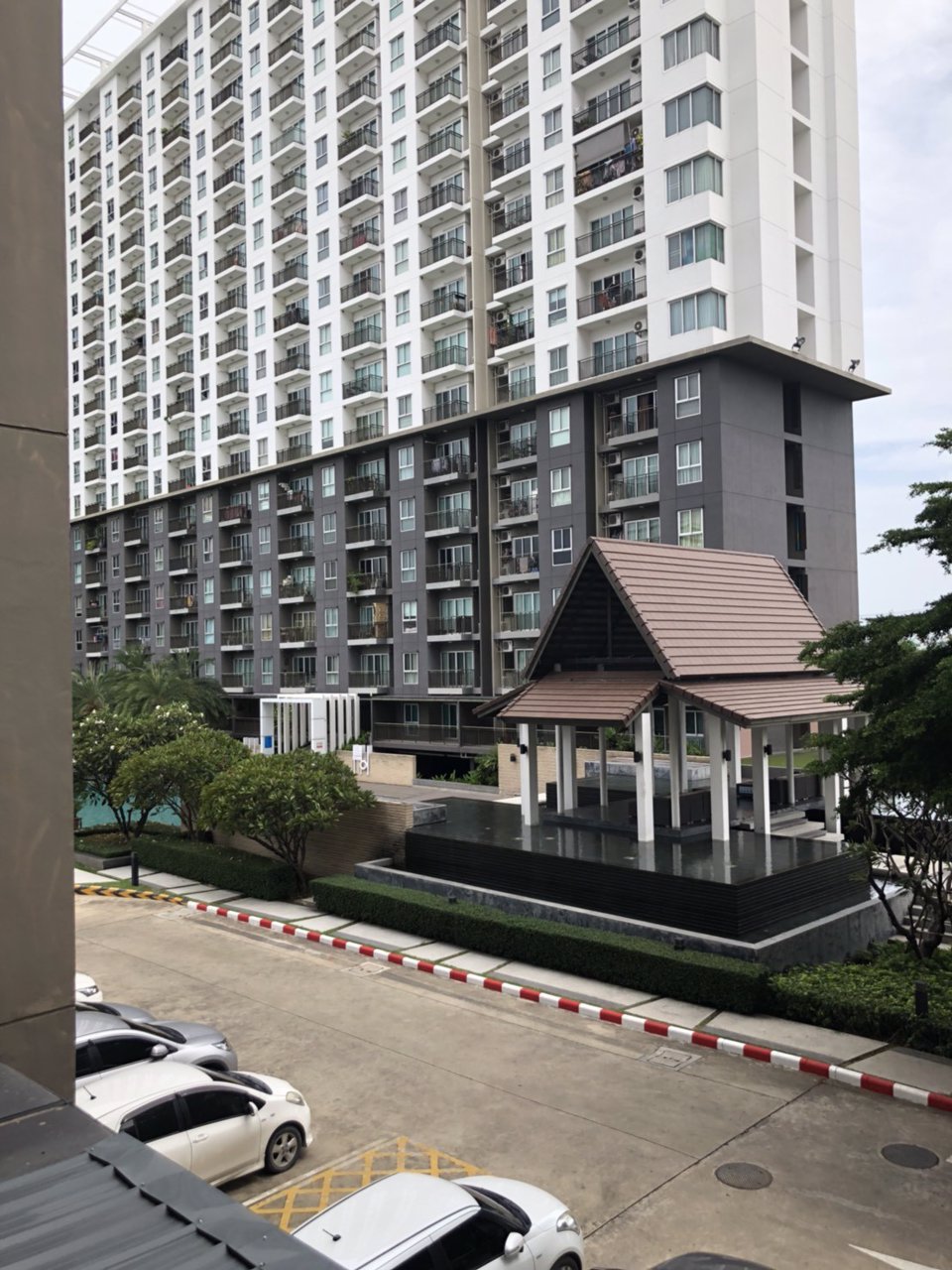 ให้เช่าคอนโด-1-ห้องนอน-บรรยากาศรีสอร์ท-พร้อมเฟอร์นิเจอร์-เดอะ-พาร์คแลนด์-ศรีนครินทร์-เลคไซด์