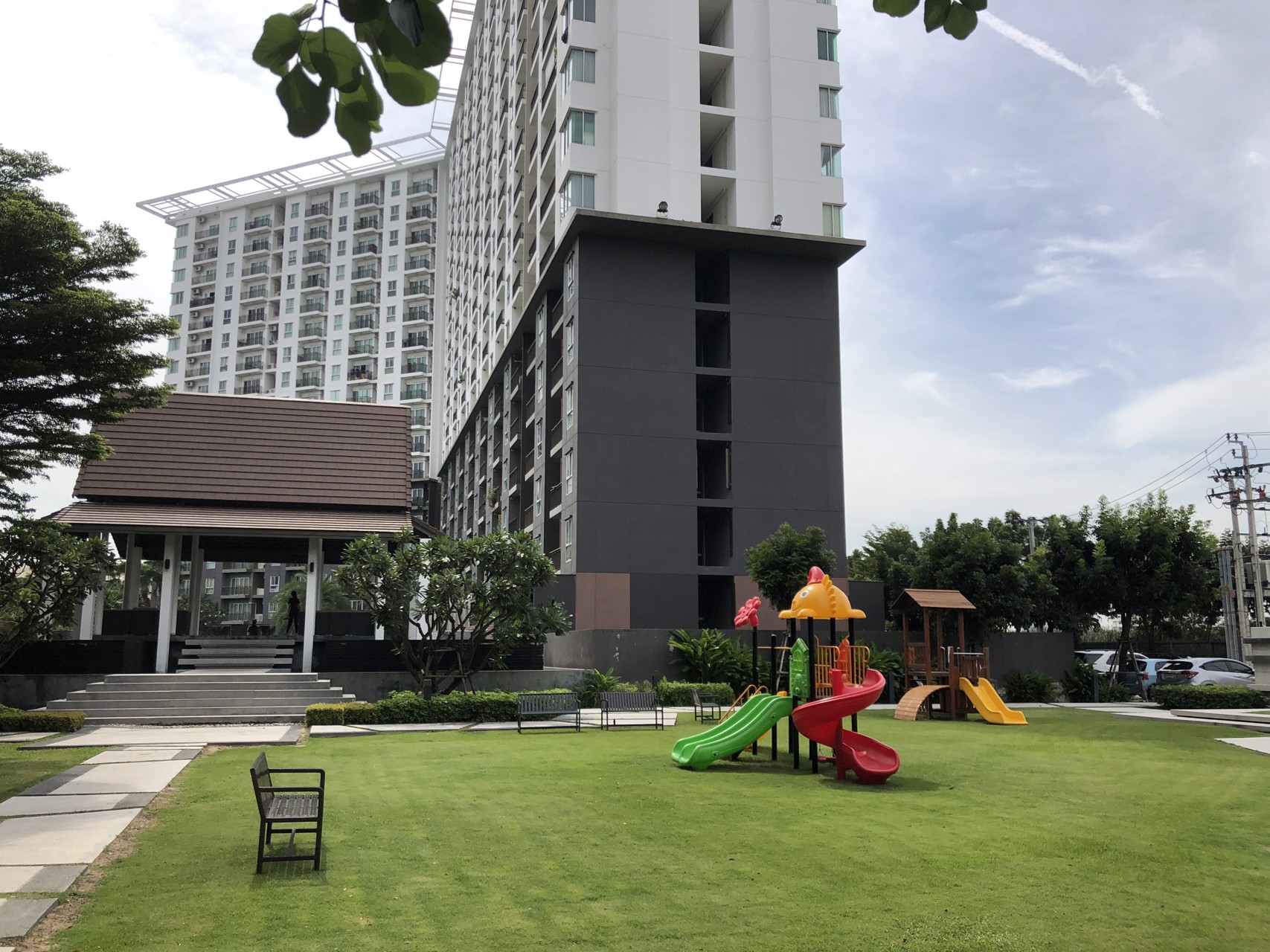 ให้เช่าคอนโด-1-ห้องนอน-บรรยากาศรีสอร์ท-พร้อมเฟอร์นิเจอร์-เดอะ-พาร์คแลนด์-ศรีนครินทร์-เลคไซด์