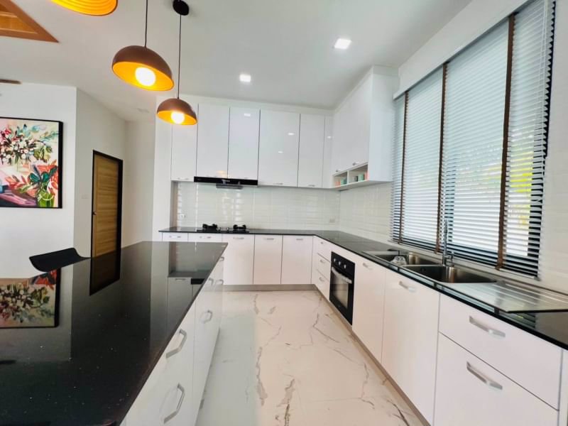 ขายบ้านสร้างใหม่-บ้านหรูพูลวิลล่าหางดง-เชียงใหม่-เดินทางสะดวก