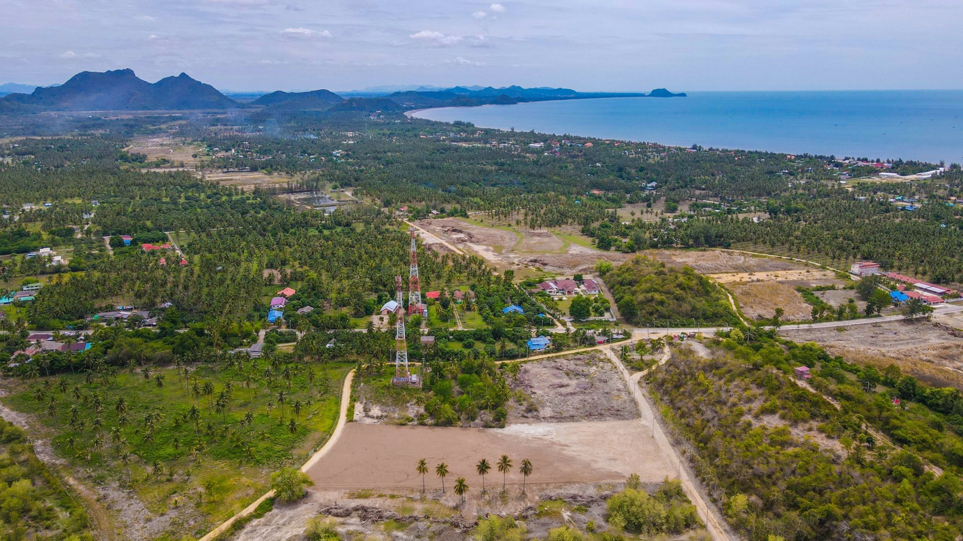 ขายที่ดินเปล่า-มีโฉนด-เนื้อที่-100-ตารางวา-ใกล้ทะเลหาดสามร้อยยอด