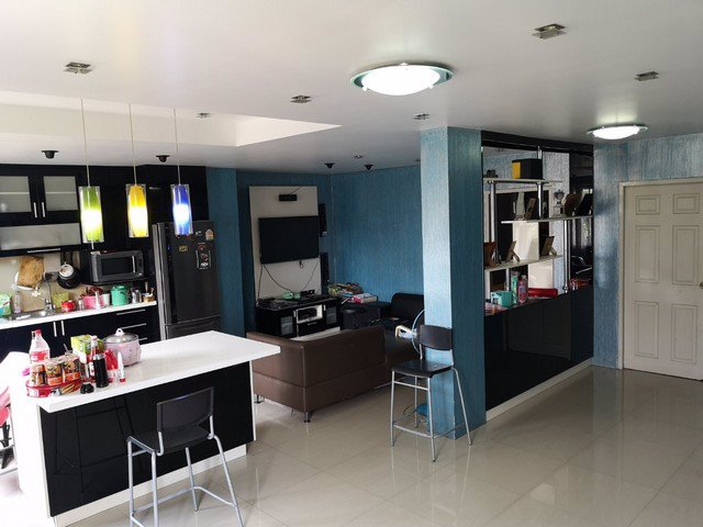 ขาย-อาคารพาณิชย์-3-ชั้นครึ่ง-หลังมุม2คูหาพร้อมที่ดินด้านข้าง-ติดถนนราษฎร์พัฒนา-ซมิสทีน-รามคำแหง