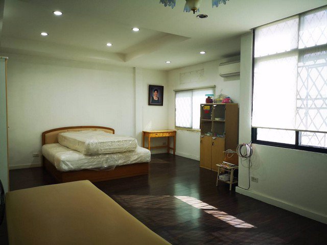 ขาย-ทาวน์เฮ้าส์-ถนนลาดพร้าว-ซนาคนิวาส-3นอน-3น้ำ-ขนาด-36-ตรว