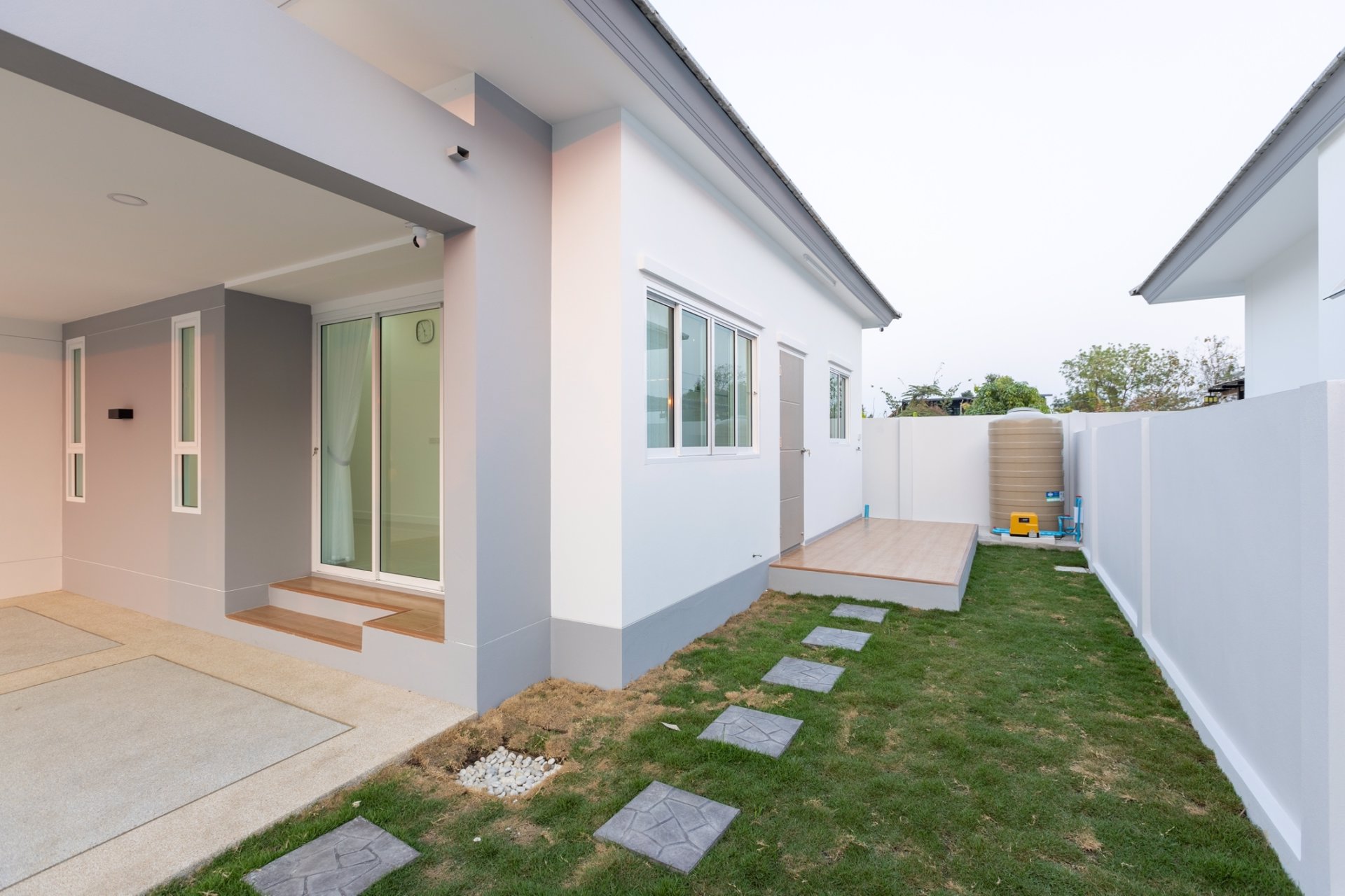 บ้านสไตล์มินิมอล-โมเดิร์น-minimal-modern-ตลาดท่ารั้ว-สันปูเลย-6-หลัง-เท่านั้น