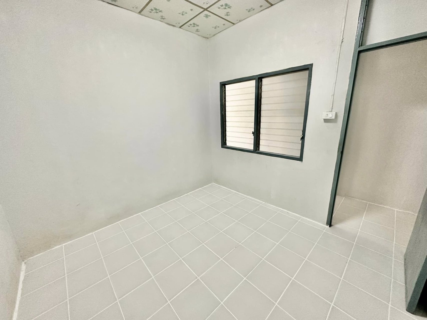 ขายด่วน-ขายถูกสุดในโครงการ-รีโนเวทใหม่ทั้งหลัง-หมู่บ้านอยู่เจริญ