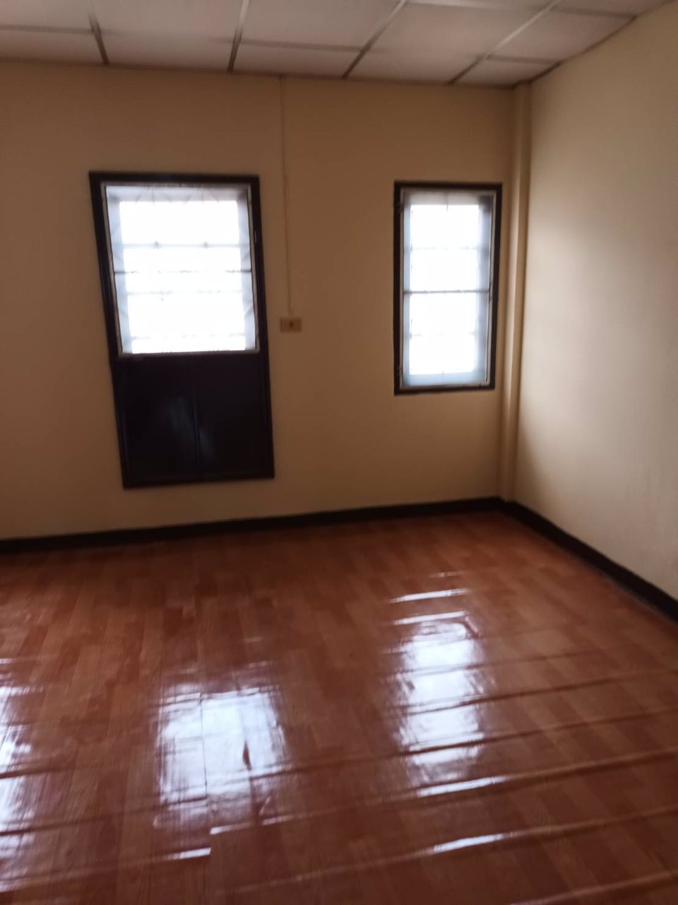 ให้เช่าทาวน์เฮ้าส์-3-ชั้น-4-ห้องนอน-3-ห้องน้ำ-ตบแต่งใหม่ทั้งหลัง-หมู่บ้านพงษ์ศิริชัย-2-ถเพขรเกษม