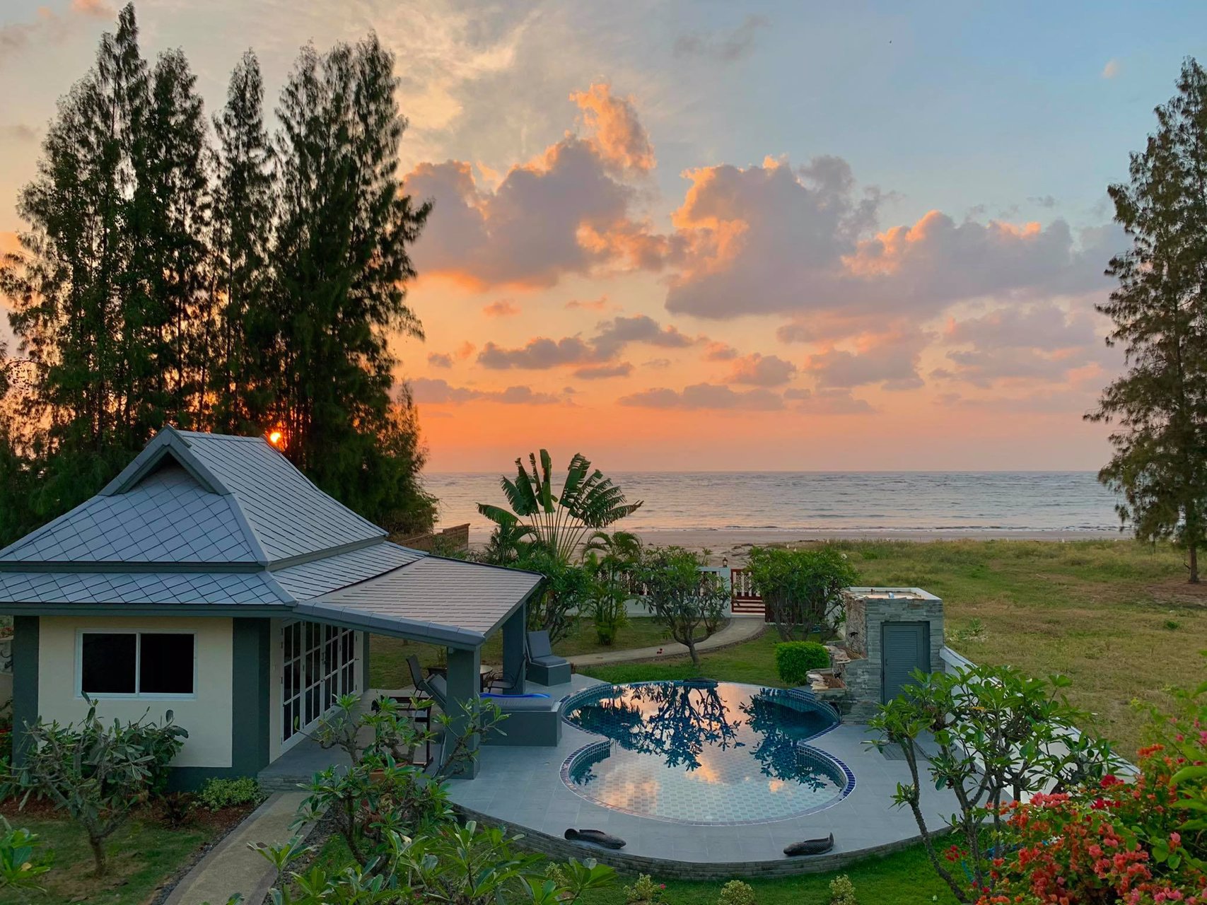 ขายบ้านเดี่ยวพร้อมที่ดิน-วิวสวย-ติดชายทะเล-มีสระว่ายน้ำ