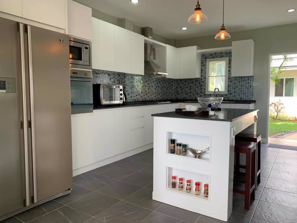 ขายบ้านเดี่ยวพร้อมที่ดิน-วิวสวย-ติดชายทะเล-มีสระว่ายน้ำ