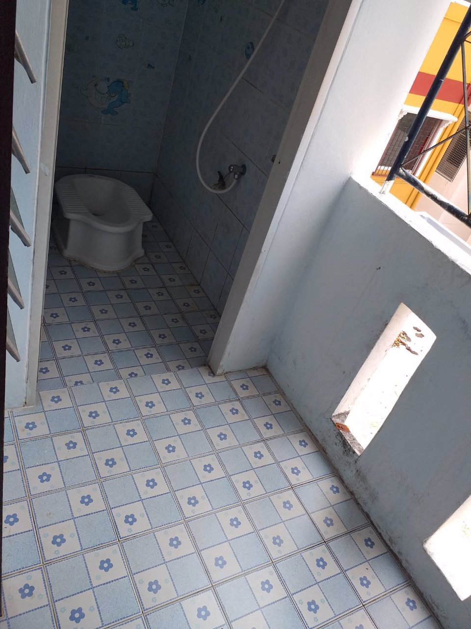 ขายตึก-หอพักพร้อมกิจการ-สูง-6-ชั้น-จำนวน-32-ห้อง