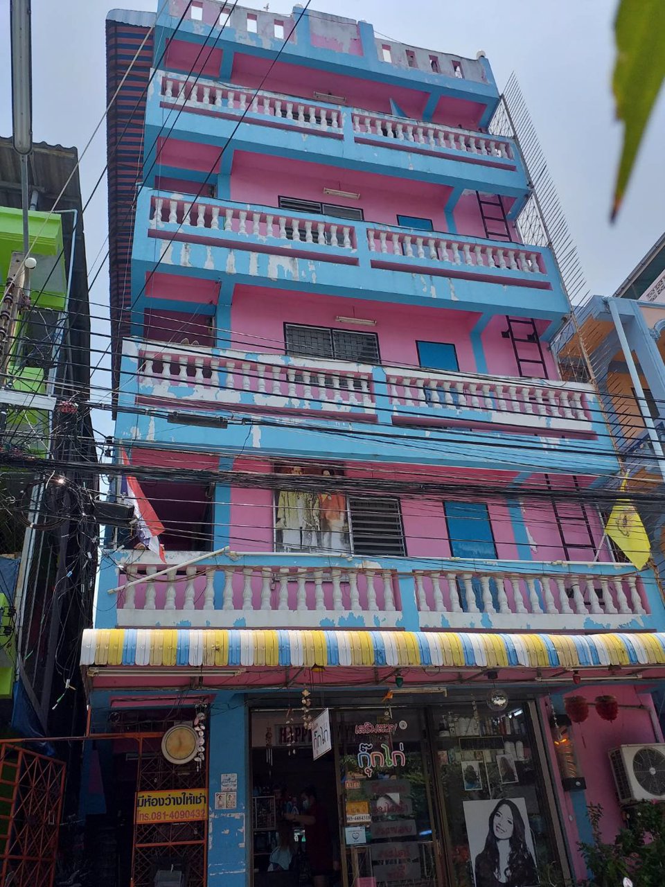 ขายตึก-หอพักพร้อมกิจการ-สูง-6-ชั้น-จำนวน-32-ห้อง