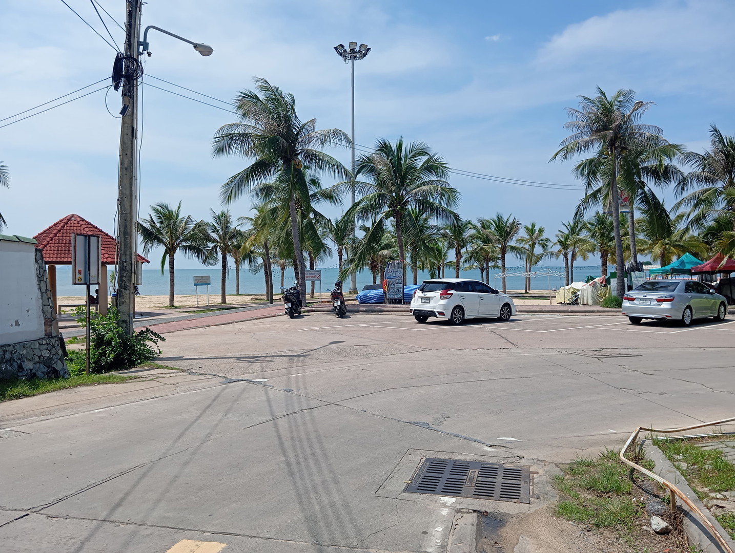 condo-for-sale-with-a-beautiful-view-a-beautiful-beach-free-fernitures-built-pattaya-najomtien