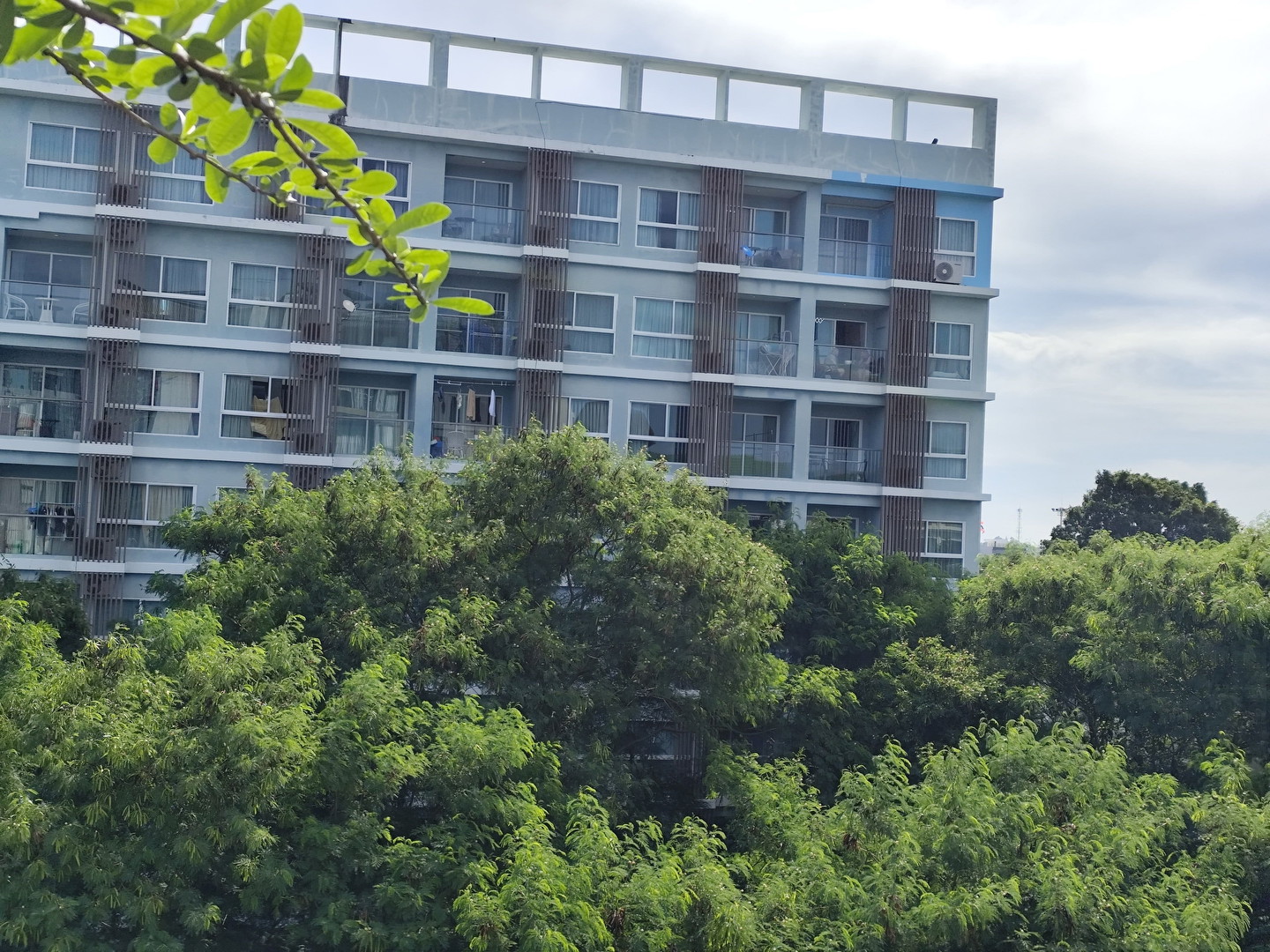 condo-for-sale-with-a-beautiful-view-a-beautiful-beach-free-fernitures-built-pattaya-najomtien