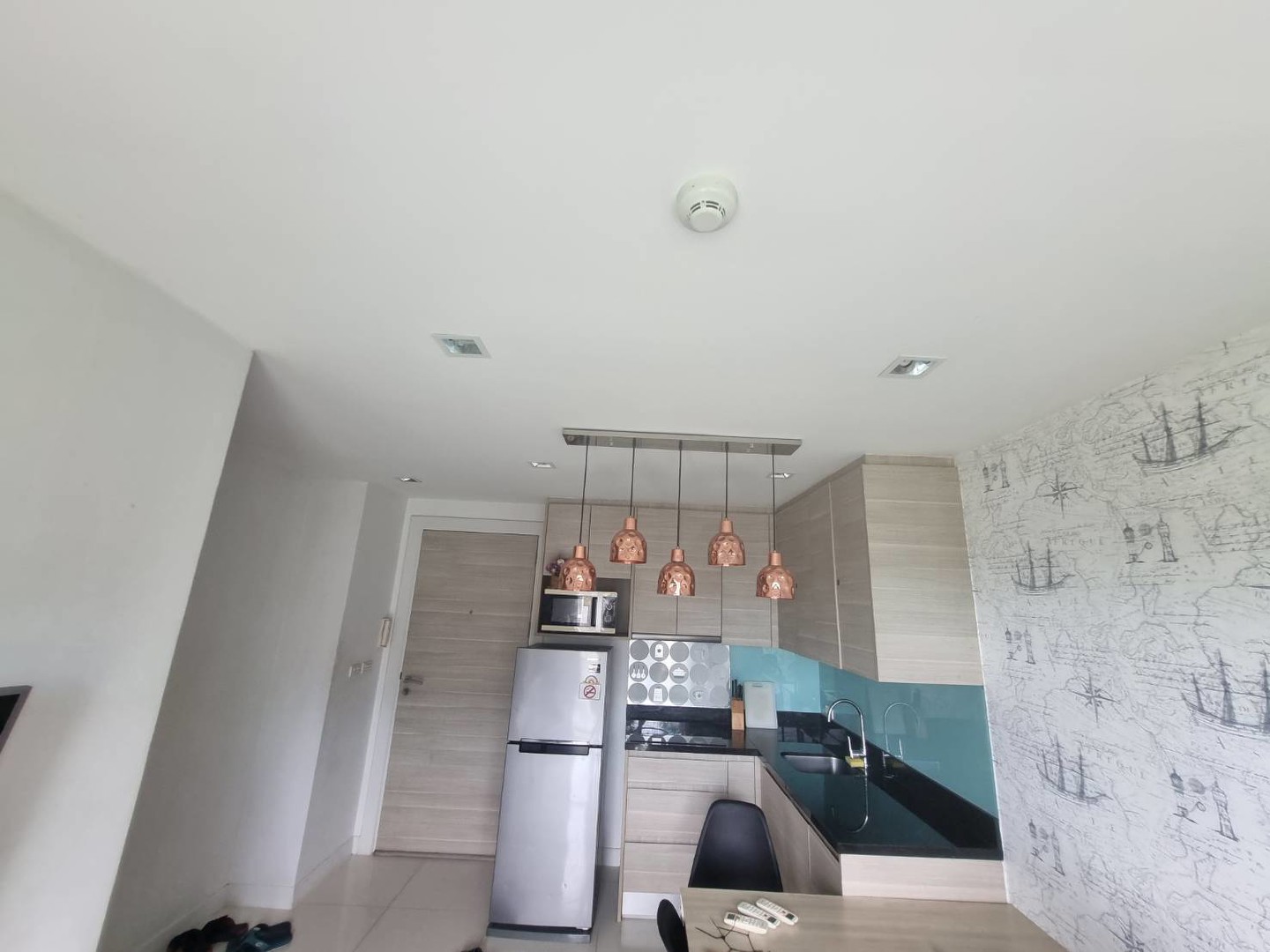 condo-for-sale-with-a-beautiful-view-a-beautiful-beach-free-fernitures-built-pattaya-najomtien