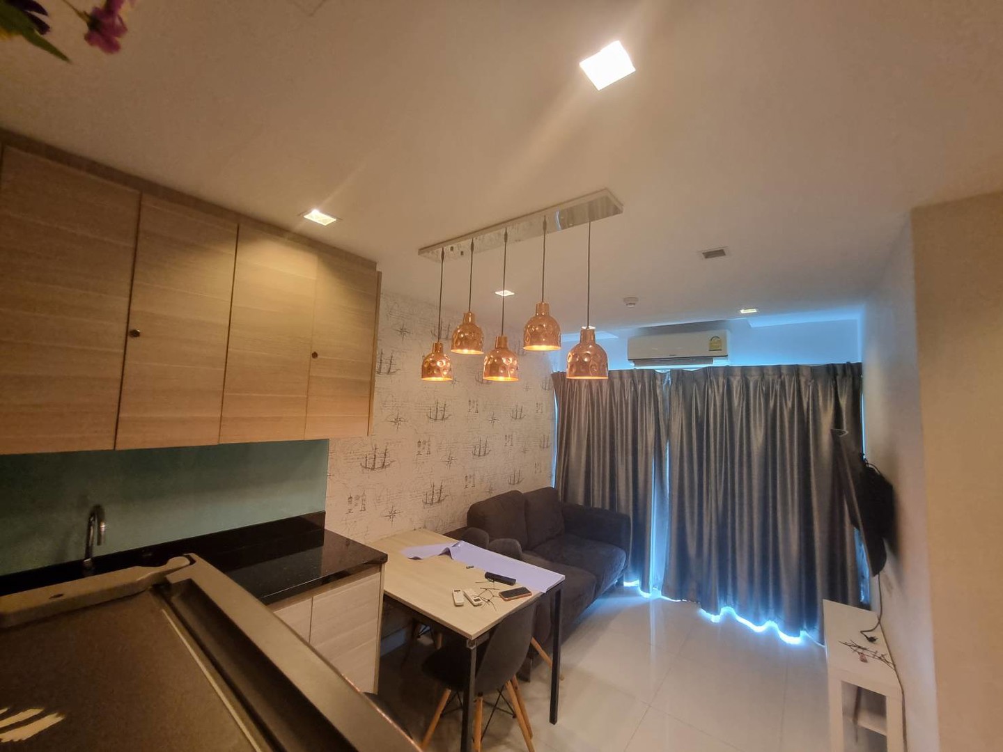 condo-for-sale-with-a-beautiful-view-a-beautiful-beach-free-fernitures-built-pattaya-najomtien