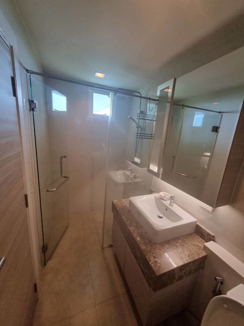 condo-for-sale-with-a-beautiful-view-a-beautiful-beach-free-fernitures-built-pattaya-najomtien