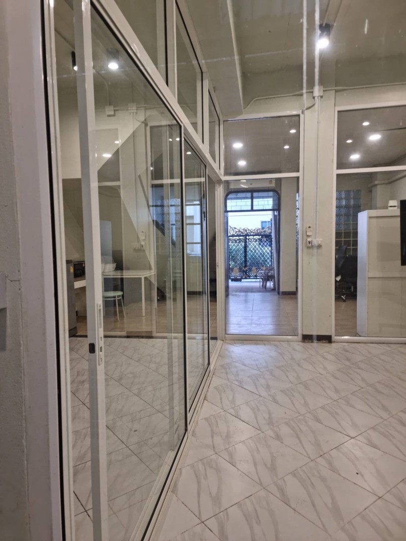 sale-and-rent-town-house-35-storey-2-beds-2-baths-sukhumvit44ขายทาวเฮาส์-35-ชั้นสุขุมวิท44