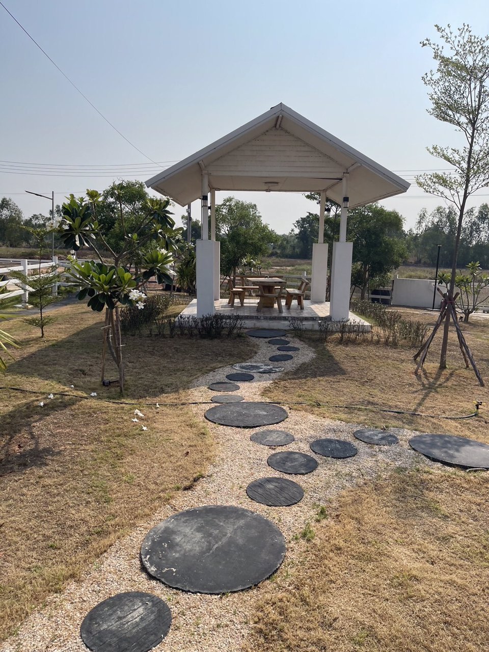 ขายบ้านพร้อมที่ดิน-เครื่องใช้ไฟฟ้าครบ-เฟอร์นิเจอร์ครบ-หิ้วกระเป๋าเข้าอยู่ได้เลย