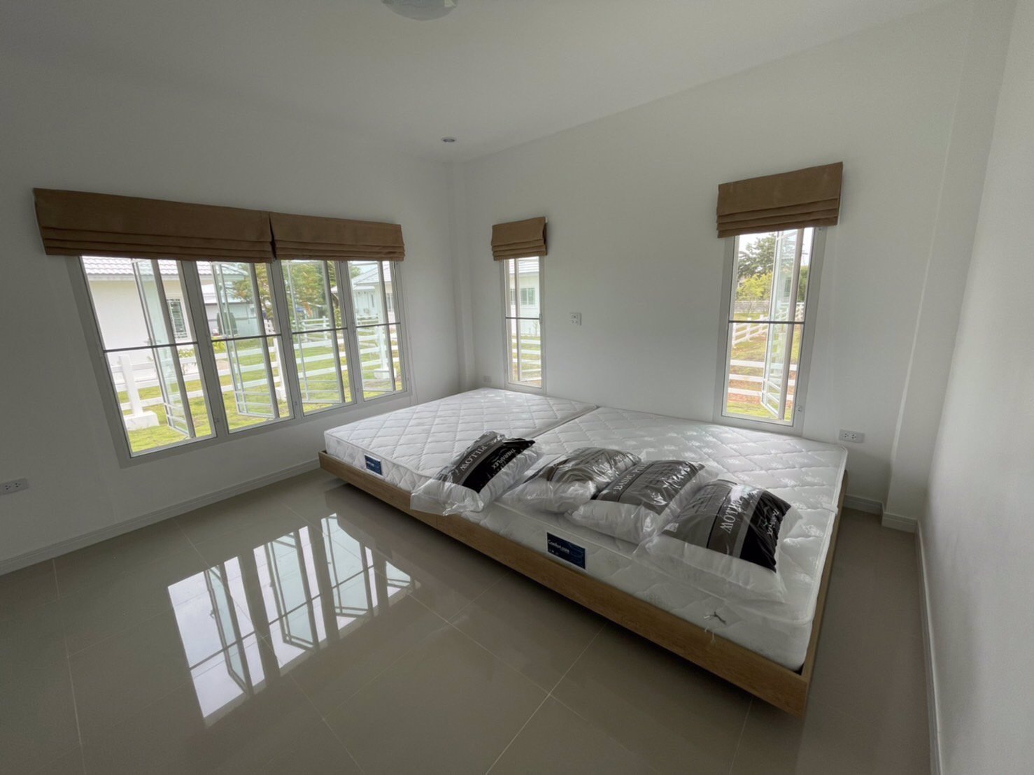 ขายบ้านพร้อมที่ดิน-เครื่องใช้ไฟฟ้าครบ-เฟอร์นิเจอร์ครบ-หิ้วกระเป๋าเข้าอยู่ได้เลย