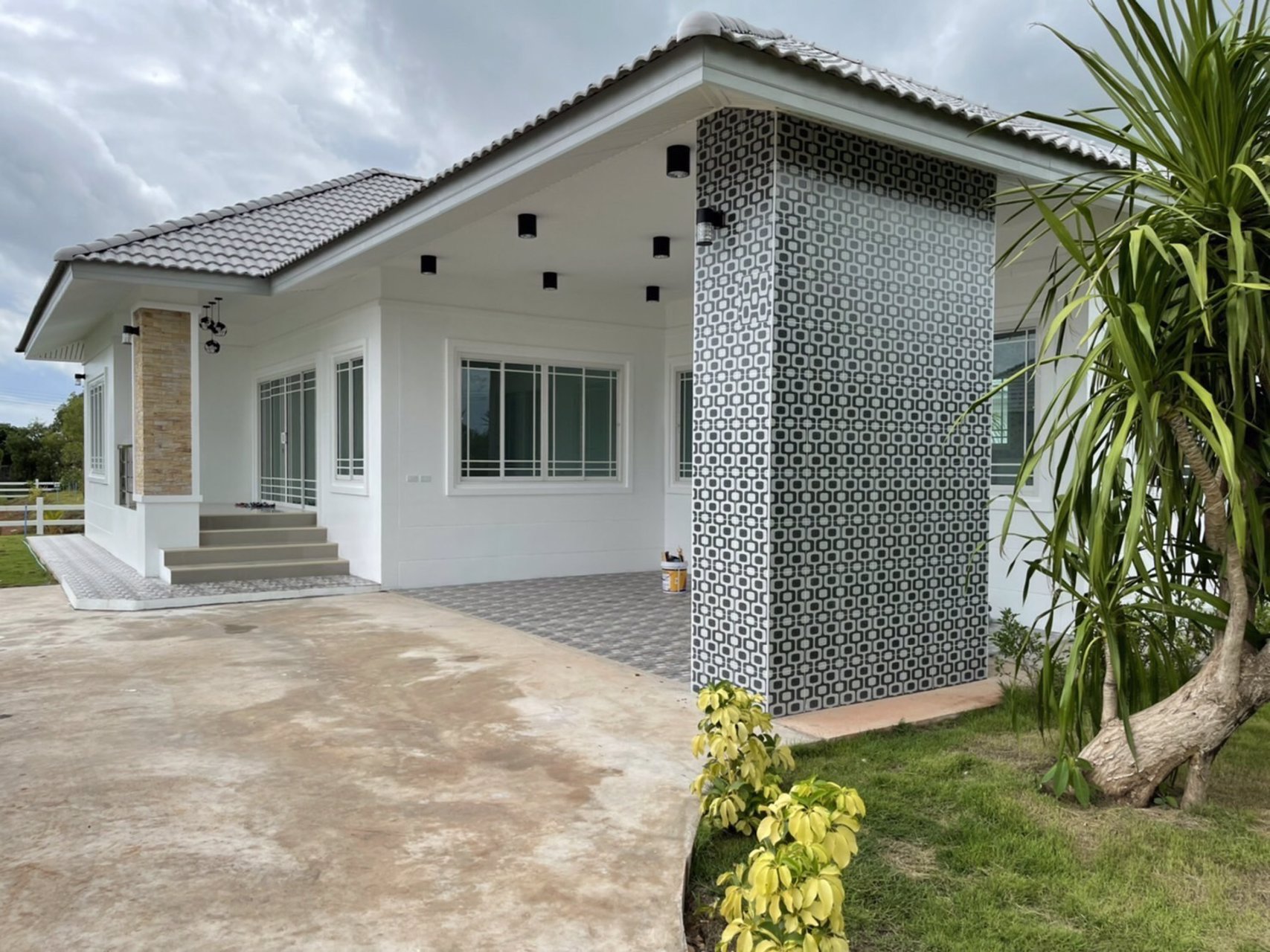 ขายบ้านพร้อมที่ดิน-เครื่องใช้ไฟฟ้าครบ-เฟอร์นิเจอร์ครบ-หิ้วกระเป๋าเข้าอยู่ได้เลย