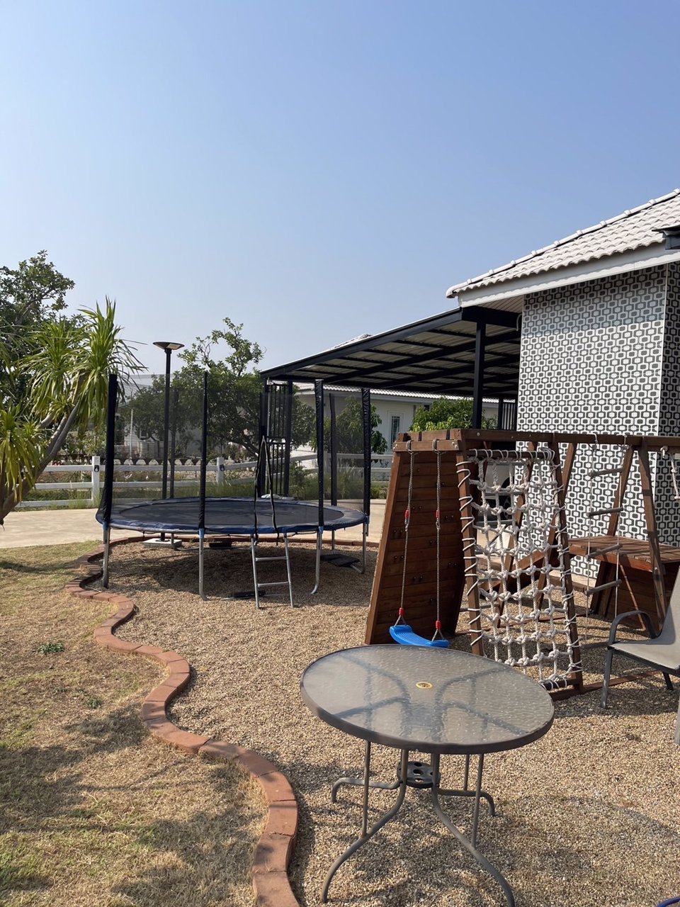 ขายบ้านพร้อมที่ดิน-เครื่องใช้ไฟฟ้าครบ-เฟอร์นิเจอร์ครบ-หิ้วกระเป๋าเข้าอยู่ได้เลย