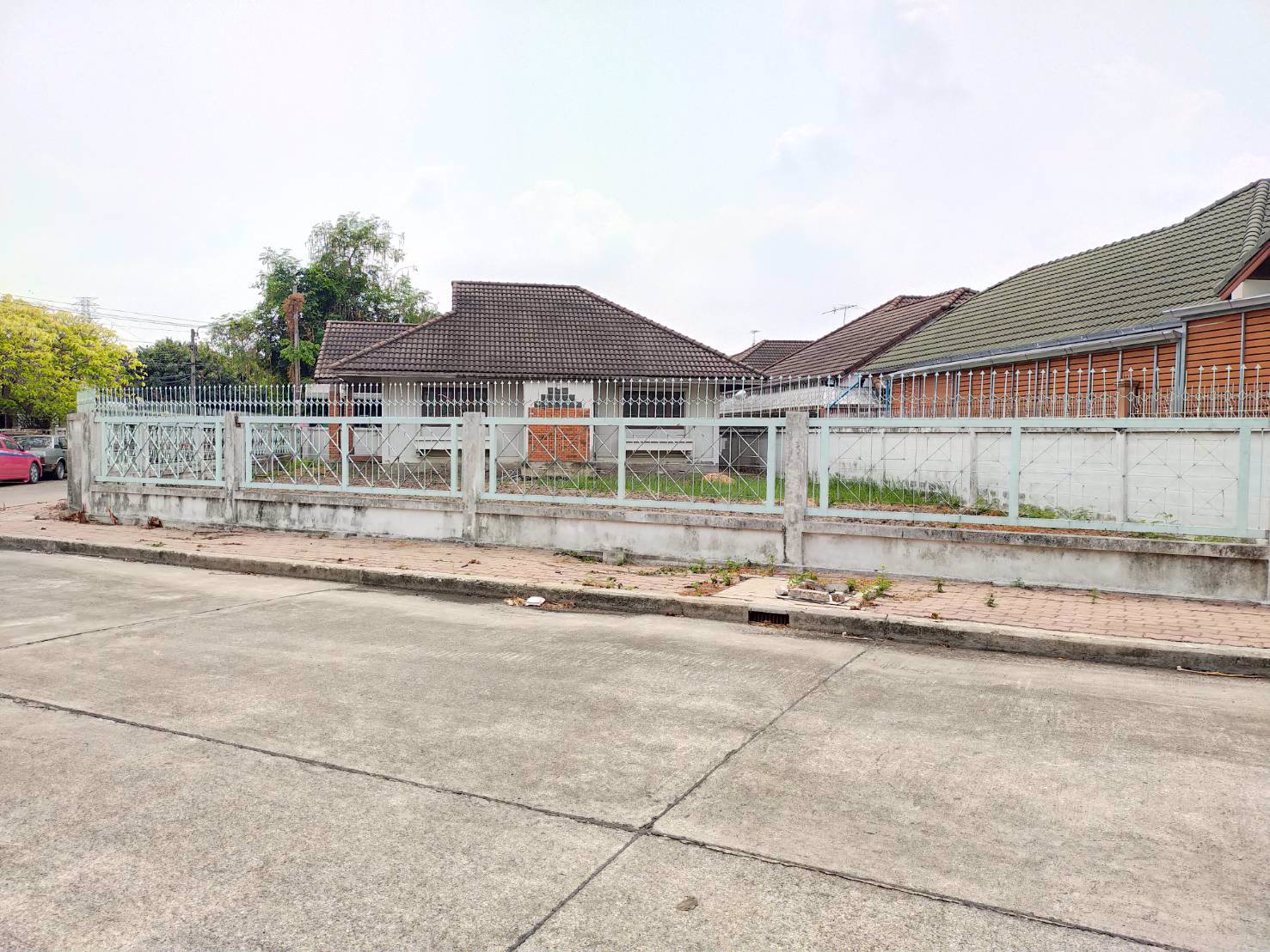 ขายบ้านพร้อมที่ดิน-123-ตรว-ม-ประชานิเวศน์-4-แปลงสวยหัวมุม