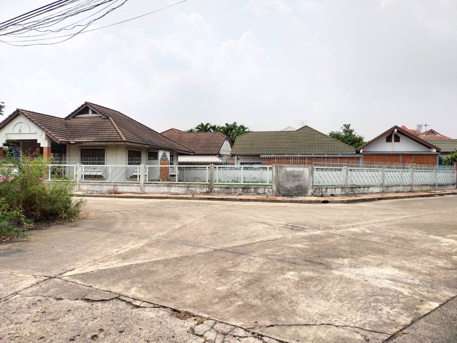 ขายบ้านพร้อมที่ดิน-123-ตรว-ม-ประชานิเวศน์-4-แปลงสวยหัวมุม