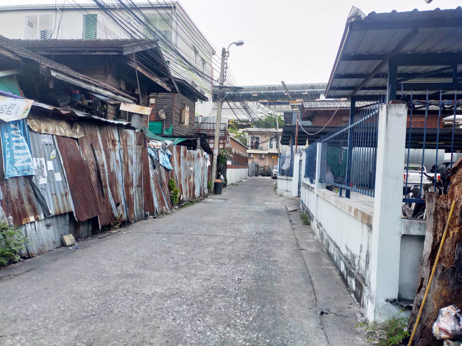 ขายที่ดินพร้อมตึกแถว-ซอยตากสิน-8-ใกล้-bts-โพธิ์นิมิตเพียง-100-เมตร