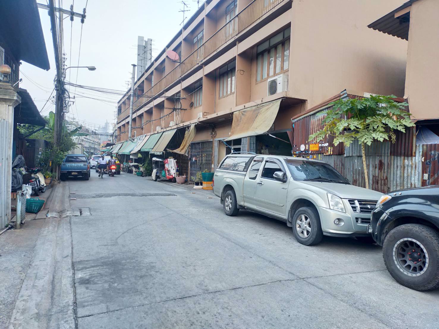 ขายที่ดินพร้อมตึกแถว-ซอยตากสิน-8-ใกล้-bts-โพธิ์นิมิตเพียง-100-เมตร