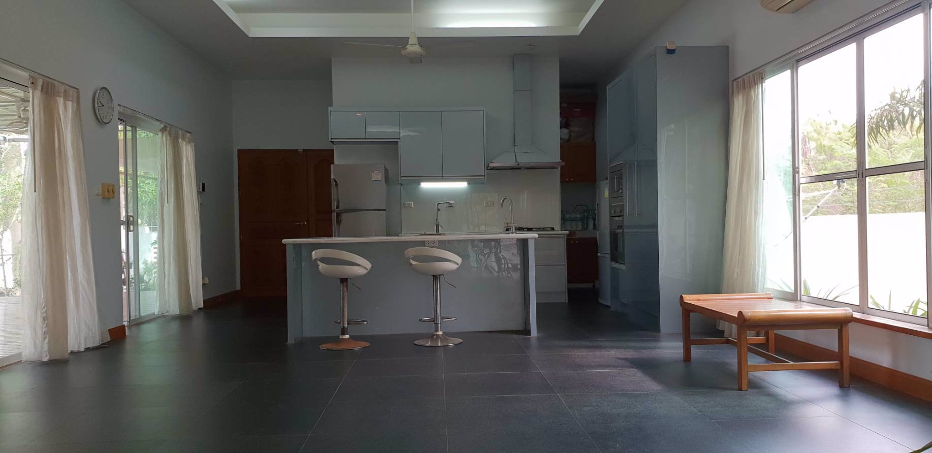 large-modern-3-bedroom-home-with-pool-next-to-horseshoe-point-pattaya