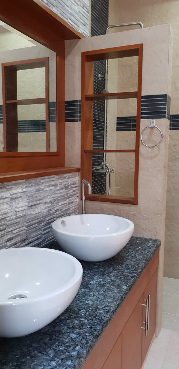 large-modern-3-bedroom-home-with-pool-next-to-horseshoe-point-pattaya