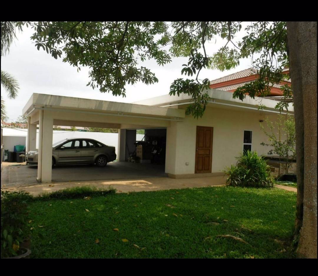 large-modern-3-bedroom-home-with-pool-next-to-horseshoe-point-pattaya