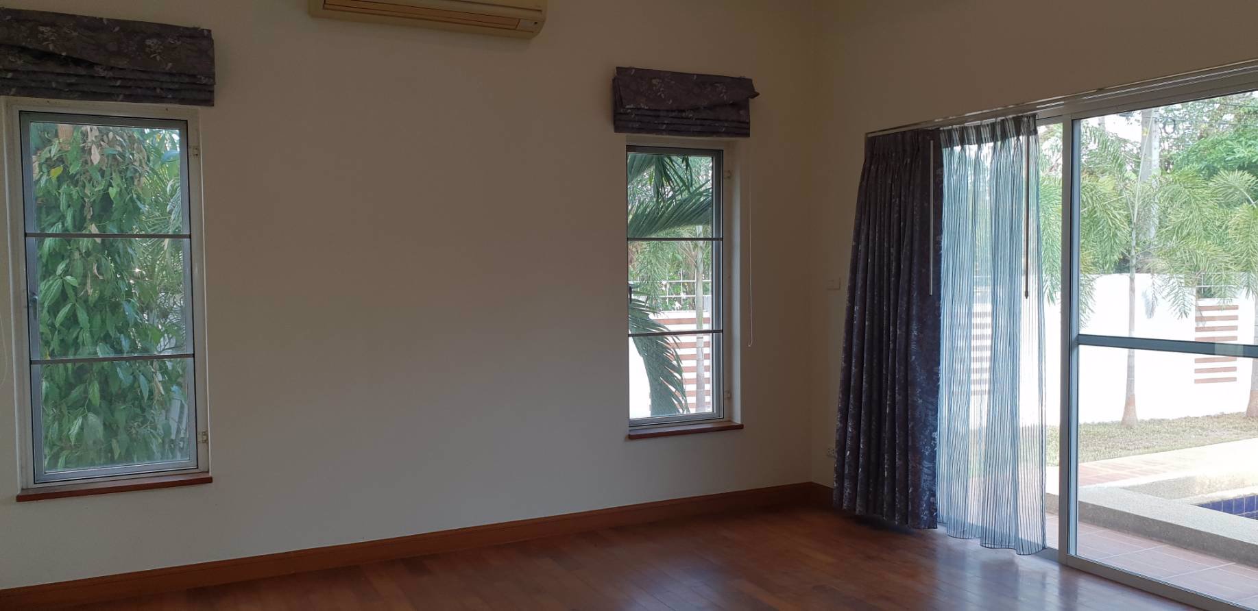 large-modern-3-bedroom-home-with-pool-next-to-horseshoe-point-pattaya