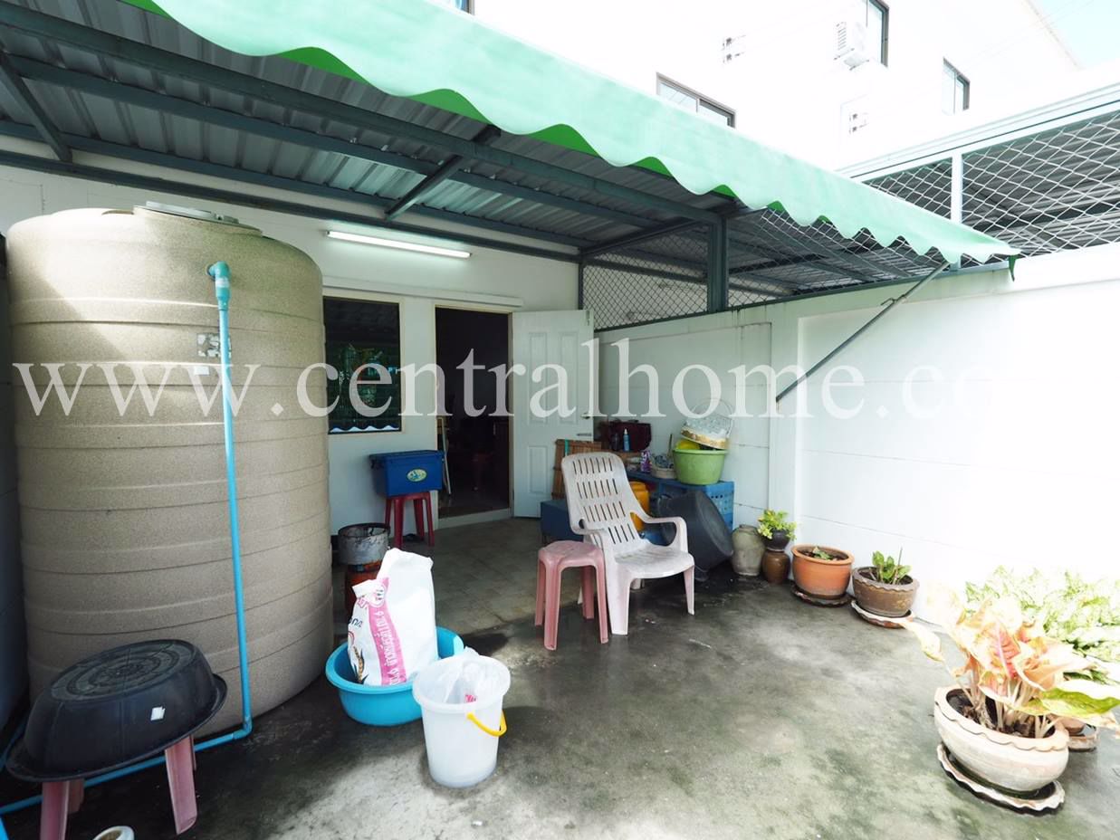 ขายอาคารพาณิชย์-3-ชั้นพร้อมผู้เช่า-ติดถนน-เนื้อที่-19-ตารางวา-ใกล้นิคมอมตะนคร-อีเทค-อพานทอง-จชลบ