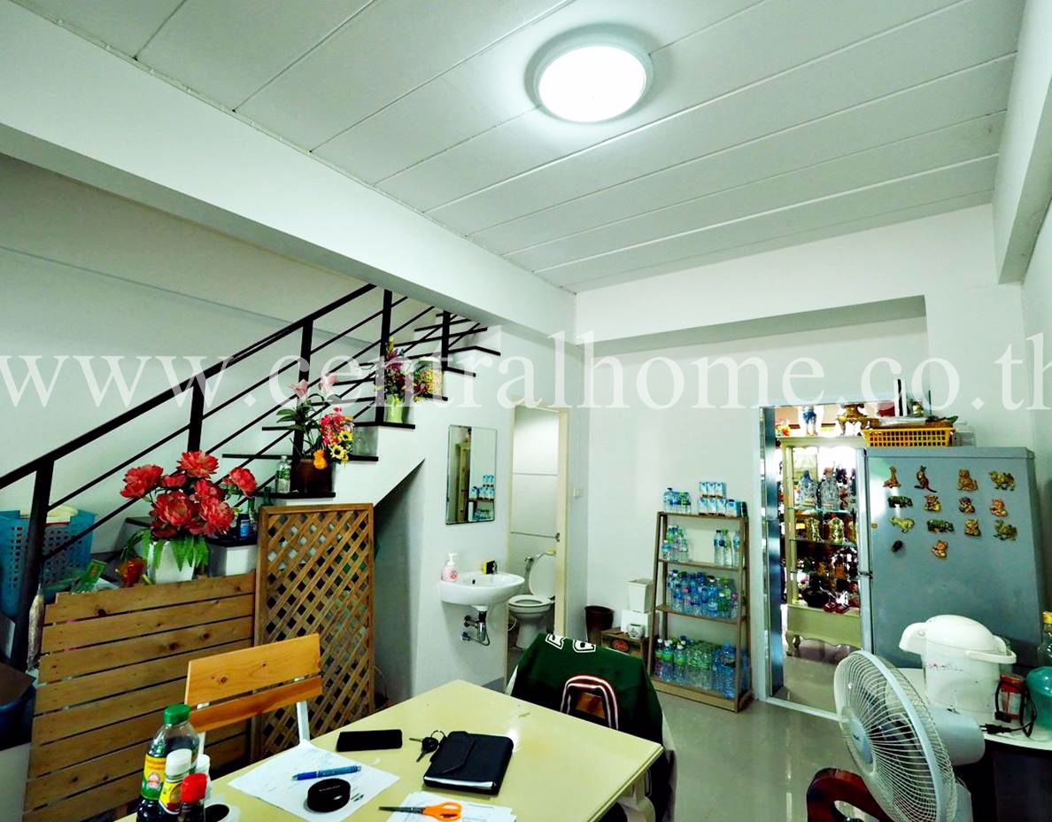 ขายอาคารพาณิชย์-3-ชั้นพร้อมผู้เช่า-ติดถนน-เนื้อที่-19-ตารางวา-ใกล้นิคมอมตะนคร-อีเทค-อพานทอง-จชลบ