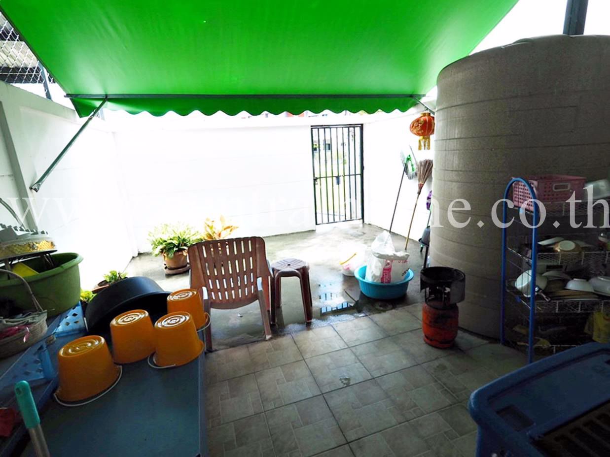 ขายอาคารพาณิชย์-3-ชั้นพร้อมผู้เช่า-ติดถนน-เนื้อที่-19-ตารางวา-ใกล้นิคมอมตะนคร-อีเทค-อพานทอง-จชลบ