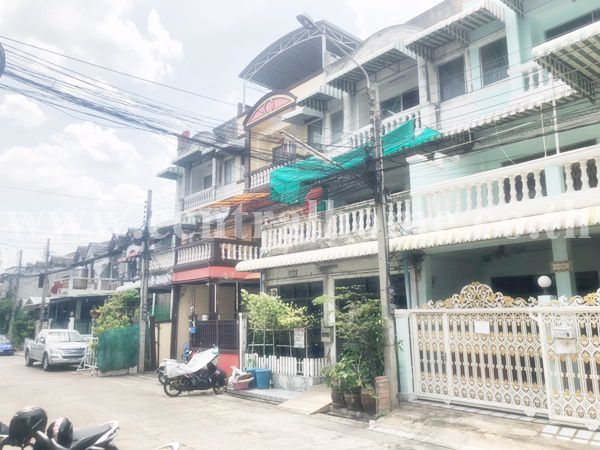 ขายทาวน์เฮ้าส์-หมู่บ้าน-ยิ่งโอฬาร-ซอย-วิภาวดี-43