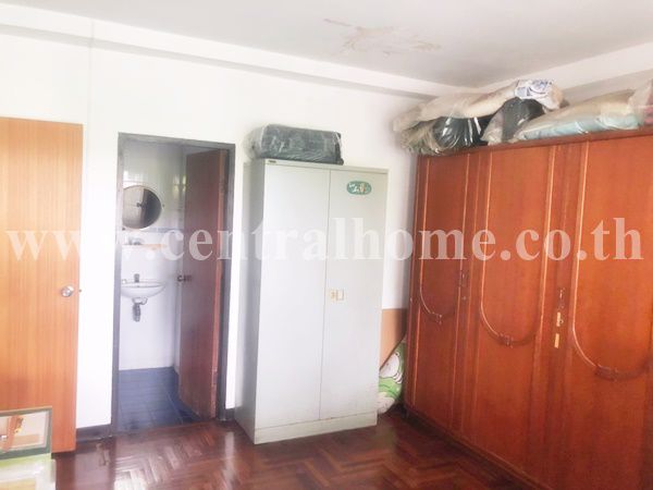 ขายทาวน์เฮ้าส์-หมู่บ้าน-ยิ่งโอฬาร-ซอย-วิภาวดี-43