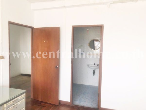 ขายทาวน์เฮ้าส์-หมู่บ้าน-ยิ่งโอฬาร-ซอย-วิภาวดี-43