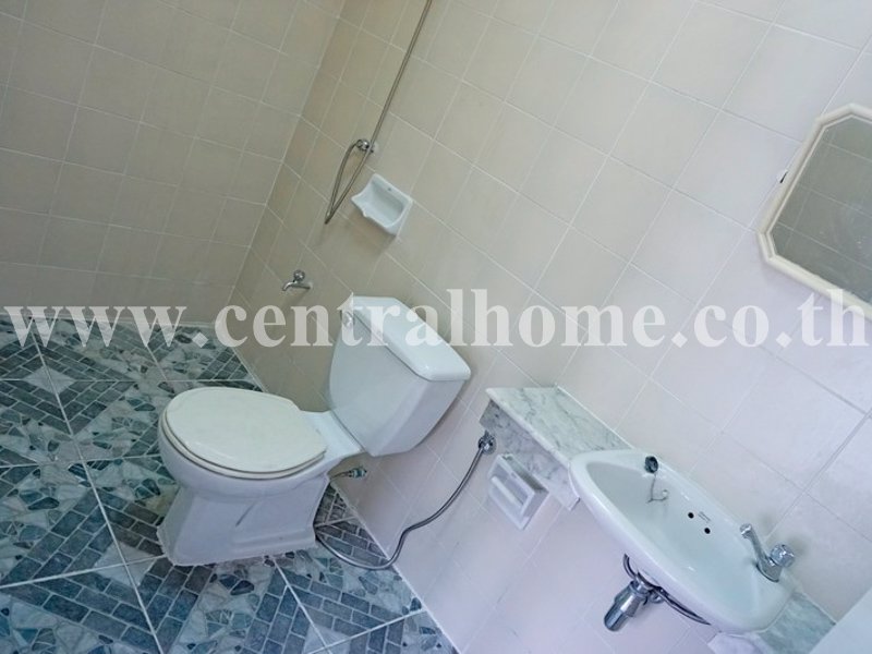 ขายทาวน์เฮ้าส์-17-ตรว-หมู่บ้าน-ดิเอมเมอรัล-พาร์ค2-รีโนเวทใหม่ทั้งหลัง