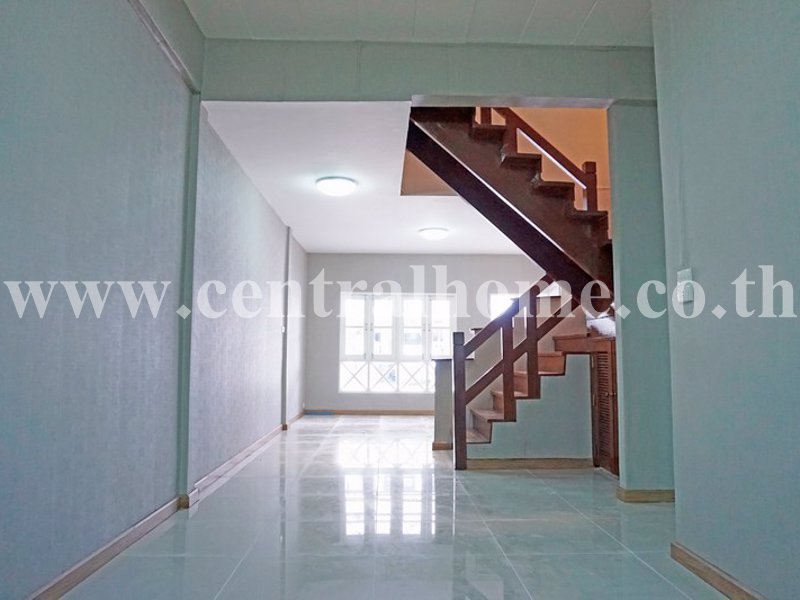 ขายทาวน์เฮ้าส์-17-ตรว-หมู่บ้าน-ดิเอมเมอรัล-พาร์ค2-รีโนเวทใหม่ทั้งหลัง