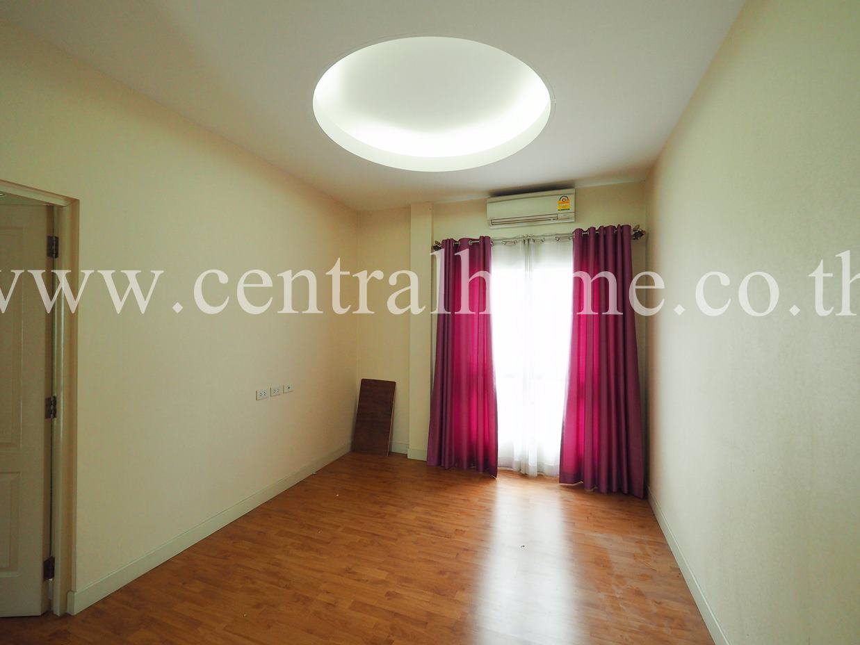 บ้านเดี่ยว-ไลฟ์-บางกอก-บูเลอวาร์ด-รัชวิภา-หน้าบ้านไม่ชนใคร