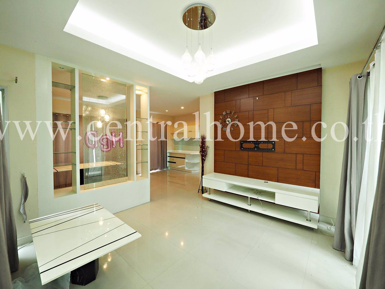 บ้านเดี่ยว-ไลฟ์-บางกอก-บูเลอวาร์ด-รัชวิภา-หน้าบ้านไม่ชนใคร