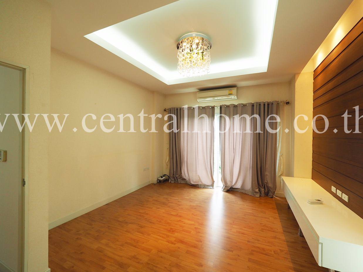 บ้านเดี่ยว-ไลฟ์-บางกอก-บูเลอวาร์ด-รัชวิภา-หน้าบ้านไม่ชนใคร