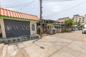 ทาวน์เฮาส์-หมู่บ้าน-ประชานิเวศน์-3