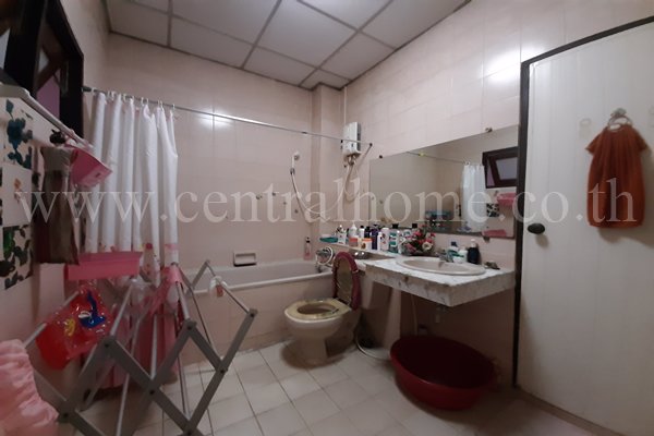 ทาวเฮ้าส์-หมู่บ้าน-บัวทองธานี-ตรงข้ามสมบัติบุรี