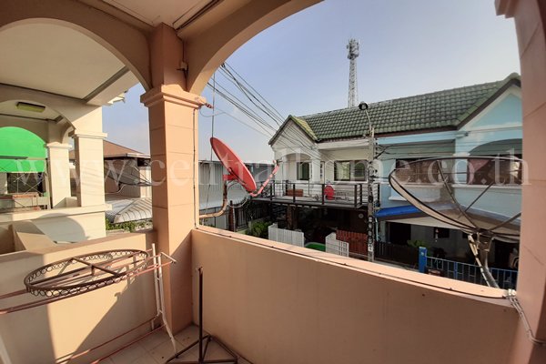 ทาวเฮ้าส์-หมู่บ้าน-บัวทองธานี-ตรงข้ามสมบัติบุรี