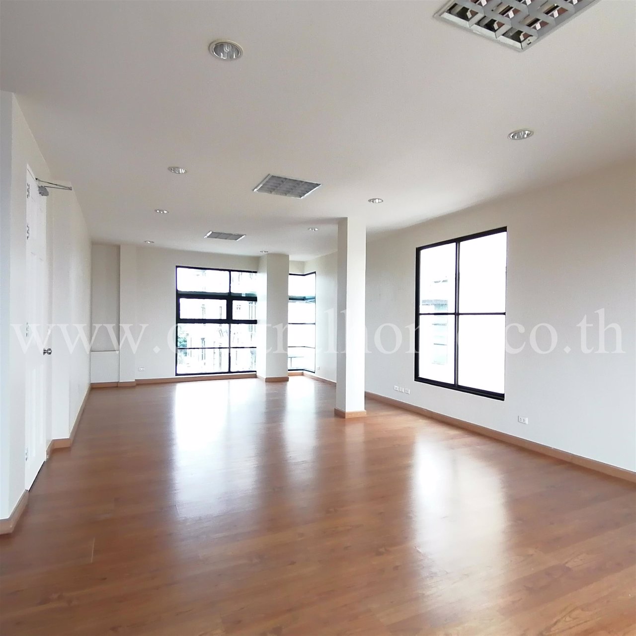 บ้านกลางกรุง-ออฟฟิศ-ปาร์ค-ลาดพร้าว-71-ถนาคนิวาส-ซ10