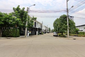 ทาว์นเฮ้าส์-หมู่บ้าน-พฤกษา-ไพร์ม-สถานีรถไฟฟ้าบางพลู-ราชพฤกษ์-หลังมุม-หน้าบ้านสวนสาธารณะ