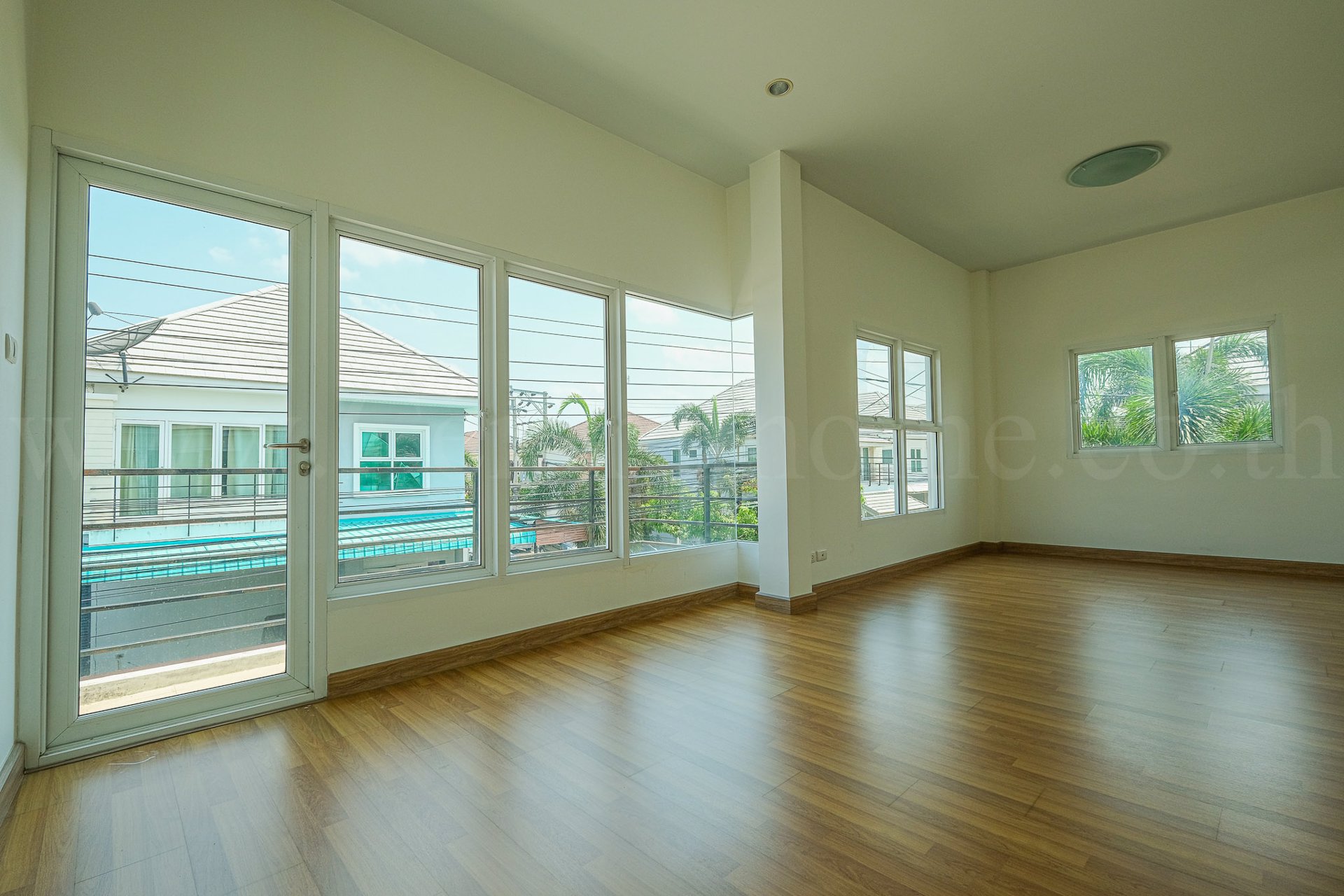 บ้านเดี่ยว-หมู่บ้าน-รัชชา-5-กาญจนาภิเษก-นครอินทร์-หลังมุม